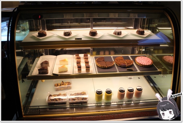 品黑Taipei大安店(大安店)：[食記]►台北大安區◄品黑巧克力專賣店/獨創巧克力磚塊飲品/品黑醬咖哩/獨品布塔/品黑Taipei大安店