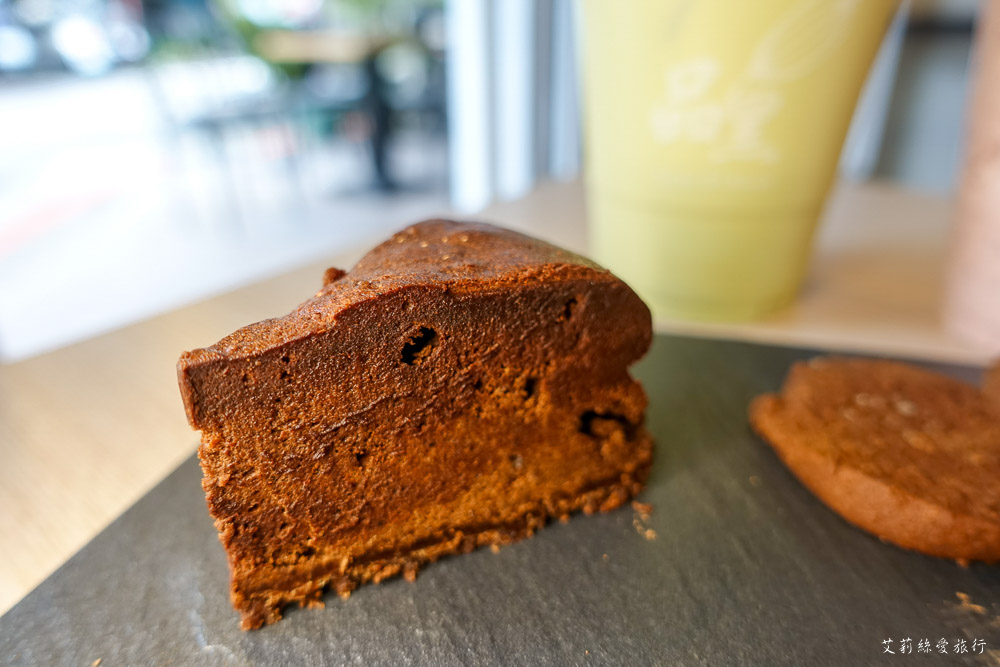 東區甜點》品黑巧克力專賣店 台北大安店 手工100%巧克力磚飲品 獨家黑巧克力醬咖哩飯 IG熱門打卡點 - 艾莉絲愛旅行