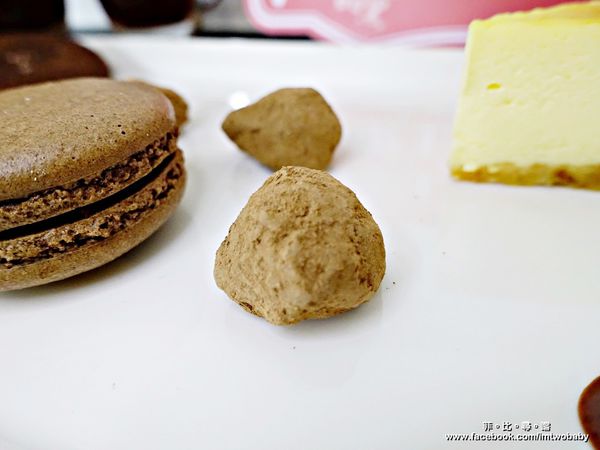 品黑Taipei大安店(大安店):品黑Taipei巧克力專賣店 在這裡每一口都能享受到最濃郁的巧克力味 救贖您靈魂的美味 巧克力控來朝聖唷!文末有抽獎