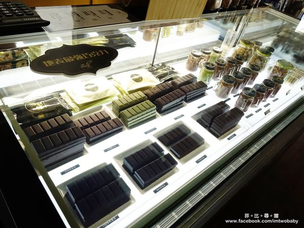 品黑Taipei大安店(大安店):品黑Taipei巧克力專賣店 在這裡每一口都能享受到最濃郁的巧克力味 救贖您靈魂的美味 巧克力控來朝聖唷!文末有抽獎