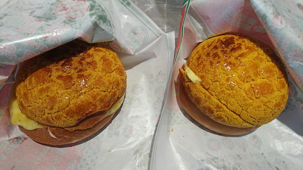 楓茶記冰火菠蘿油(漢神巨蛋)：高雄漢神巨蛋~楓茶記冰火菠蘿油~魔鬼般邪惡的芝心菠蘿包~非吃不可~※下午茶的好選擇※