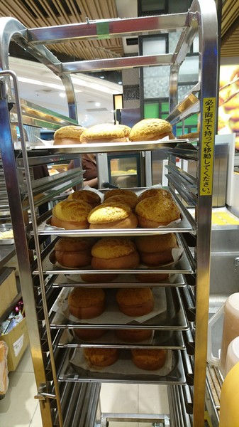 楓茶記冰火菠蘿油(漢神巨蛋)：高雄漢神巨蛋~楓茶記冰火菠蘿油~魔鬼般邪惡的芝心菠蘿包~非吃不可~※下午茶的好選擇※