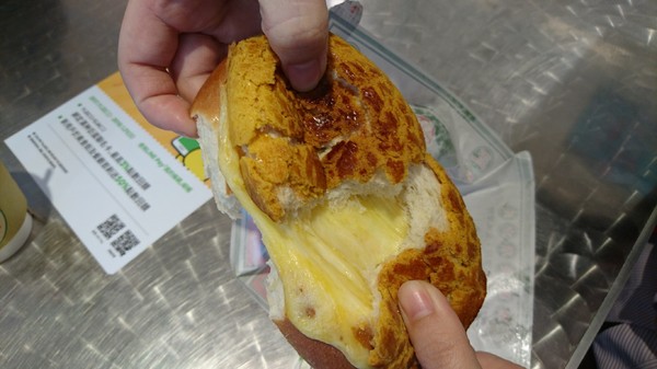 楓茶記冰火菠蘿油(漢神巨蛋)：高雄漢神巨蛋~楓茶記冰火菠蘿油~魔鬼般邪惡的芝心菠蘿包~非吃不可~※下午茶的好選擇※