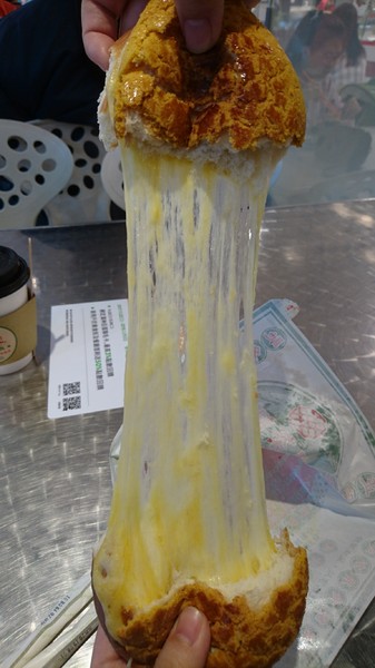 楓茶記冰火菠蘿油(漢神巨蛋)：高雄漢神巨蛋~楓茶記冰火菠蘿油~魔鬼般邪惡的芝心菠蘿包~非吃不可~※下午茶的好選擇※