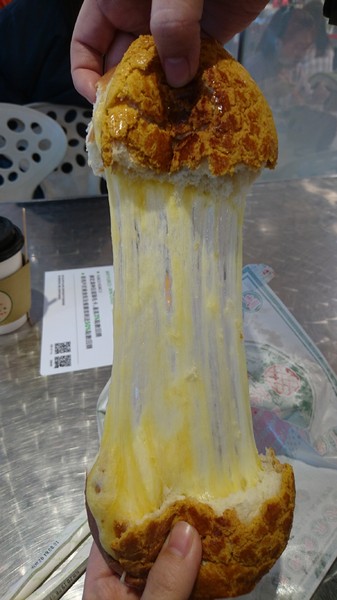 楓茶記冰火菠蘿油(漢神巨蛋)：高雄漢神巨蛋~楓茶記冰火菠蘿油~魔鬼般邪惡的芝心菠蘿包~非吃不可~※下午茶的好選擇※