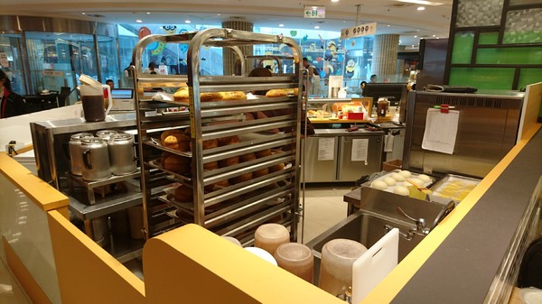 楓茶記冰火菠蘿油(漢神巨蛋)：高雄漢神巨蛋~楓茶記冰火菠蘿油~魔鬼般邪惡的芝心菠蘿包~非吃不可~※下午茶的好選擇※