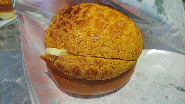 楓茶記冰火菠蘿油(漢神巨蛋)：高雄漢神巨蛋~楓茶記冰火菠蘿油~魔鬼般邪惡的芝心菠蘿包~非吃不可~※下午茶的好選擇※