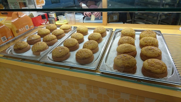 楓茶記冰火菠蘿油(漢神巨蛋)：高雄漢神巨蛋~楓茶記冰火菠蘿油~魔鬼般邪惡的芝心菠蘿包~非吃不可~※下午茶的好選擇※