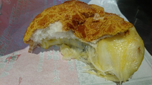 楓茶記冰火菠蘿油(漢神巨蛋)：高雄漢神巨蛋~楓茶記冰火菠蘿油~魔鬼般邪惡的芝心菠蘿包~非吃不可~※下午茶的好選擇※