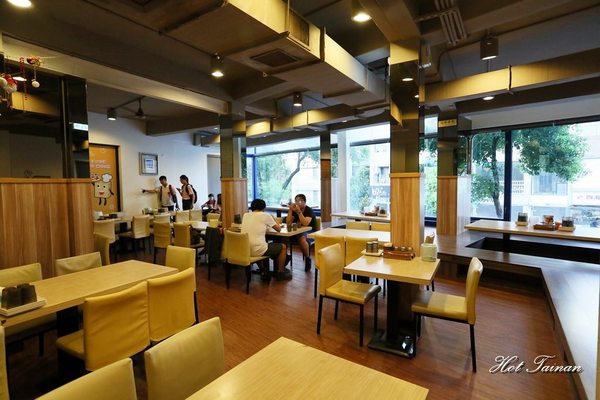 Double Cheese 手工窯烤披薩：【台南美食】手工窯烤披薩義大利麵炸雞吃到飽！選擇多元的平價聚餐店家：Double Cheese台南成大店