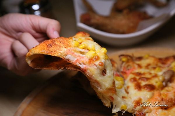 Double Cheese 手工窯烤披薩：【台南美食】手工窯烤披薩義大利麵炸雞吃到飽！選擇多元的平價聚餐店家：Double Cheese台南成大店