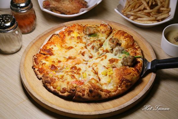 Double Cheese 手工窯烤披薩：【台南美食】手工窯烤披薩義大利麵炸雞吃到飽！選擇多元的平價聚餐店家：Double Cheese台南成大店
