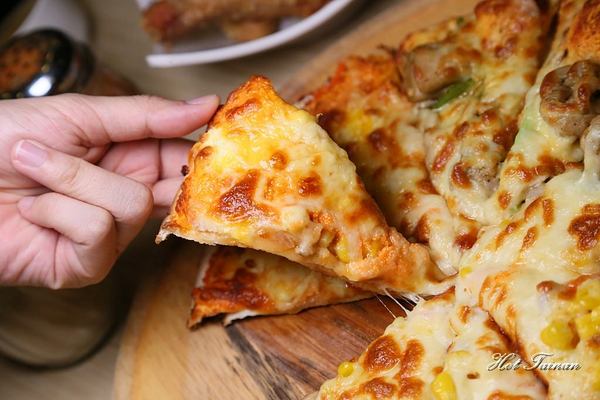 Double Cheese 手工窯烤披薩：【台南美食】手工窯烤披薩義大利麵炸雞吃到飽！選擇多元的平價聚餐店家：Double Cheese台南成大店