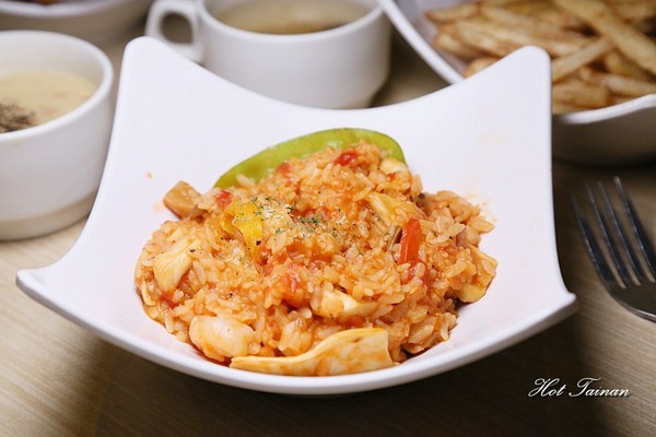 Double Cheese 手工窯烤披薩：【台南美食】手工窯烤披薩義大利麵炸雞吃到飽！選擇多元的平價聚餐店家：Double Cheese台南成大店