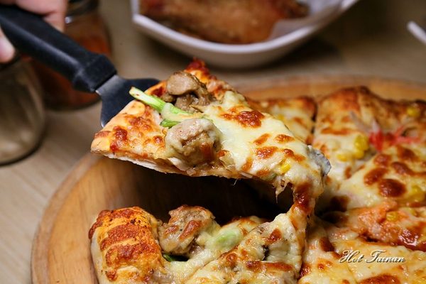 Double Cheese 手工窯烤披薩：【台南美食】手工窯烤披薩義大利麵炸雞吃到飽！選擇多元的平價聚餐店家：Double Cheese台南成大店