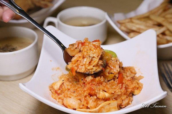 Double Cheese 手工窯烤披薩：【台南美食】手工窯烤披薩義大利麵炸雞吃到飽！選擇多元的平價聚餐店家：Double Cheese台南成大店