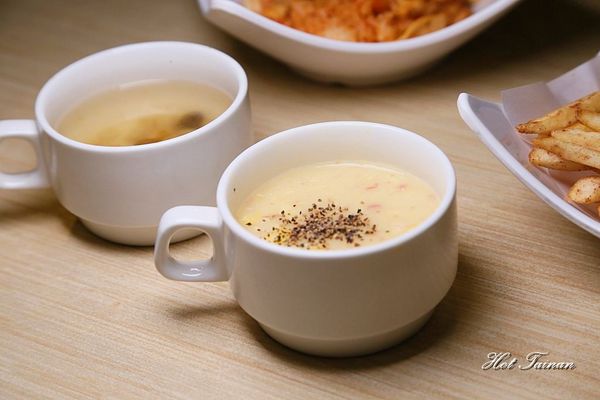 Double Cheese 手工窯烤披薩：【台南美食】手工窯烤披薩義大利麵炸雞吃到飽！選擇多元的平價聚餐店家：Double Cheese台南成大店