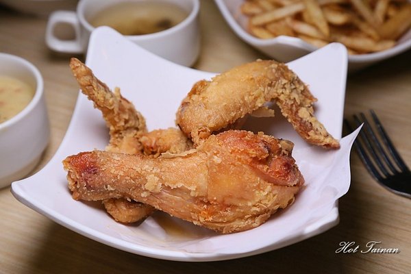 Double Cheese 手工窯烤披薩：【台南美食】手工窯烤披薩義大利麵炸雞吃到飽！選擇多元的平價聚餐店家：Double Cheese台南成大店