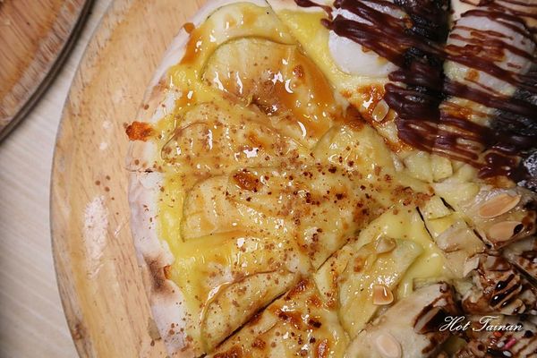 Double Cheese 手工窯烤披薩：【台南美食】手工窯烤披薩義大利麵炸雞吃到飽！選擇多元的平價聚餐店家：Double Cheese台南成大店