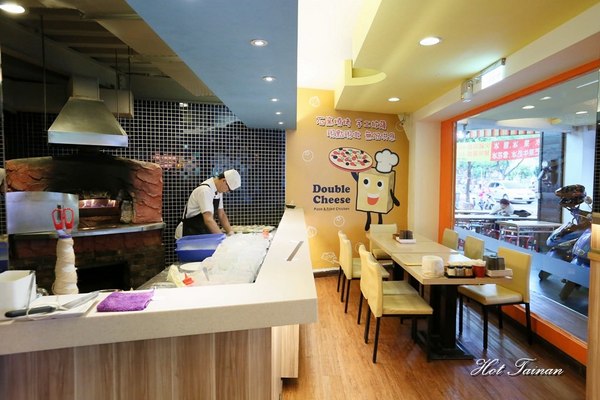 Double Cheese 手工窯烤披薩：【台南美食】手工窯烤披薩義大利麵炸雞吃到飽！選擇多元的平價聚餐店家：Double Cheese台南成大店
