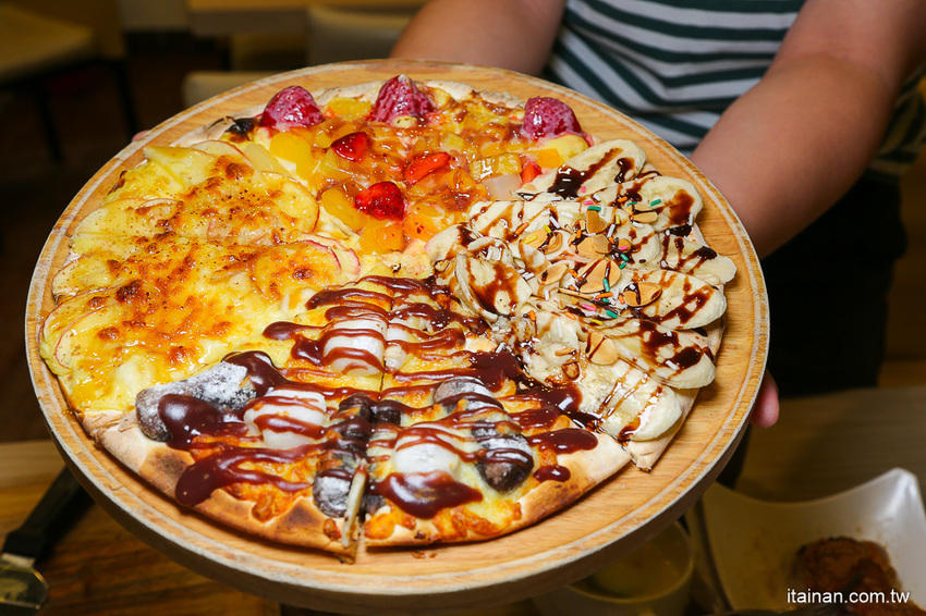 台南東區吃到飽｜300多元吃到飽!20種手工窯烤披薩、炸雞、義大利麵、燉飯、自助吧無限供應「Double Cheese 台南成大店」 - 台南好Food遊