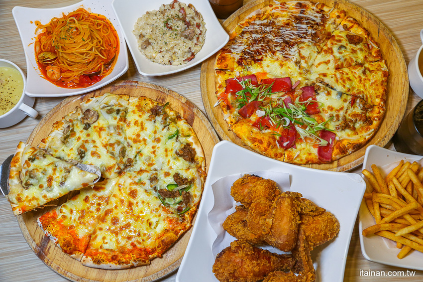 台南東區吃到飽｜300多元吃到飽!20種手工窯烤披薩、炸雞、義大利麵、燉飯、自助吧無限供應「Double Cheese 台南成大店」 - 台南好Food遊