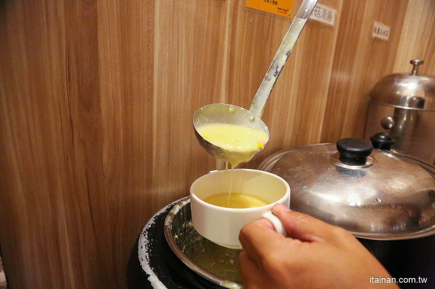 台南東區吃到飽｜300多元吃到飽!20種手工窯烤披薩、炸雞、義大利麵、燉飯、自助吧無限供應「Double Cheese 台南成大店」 - 台南好Food遊