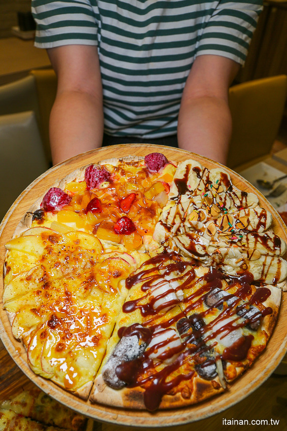 台南東區吃到飽｜300多元吃到飽!20種手工窯烤披薩、炸雞、義大利麵、燉飯、自助吧無限供應「Double Cheese 台南成大店」 - 台南好Food遊