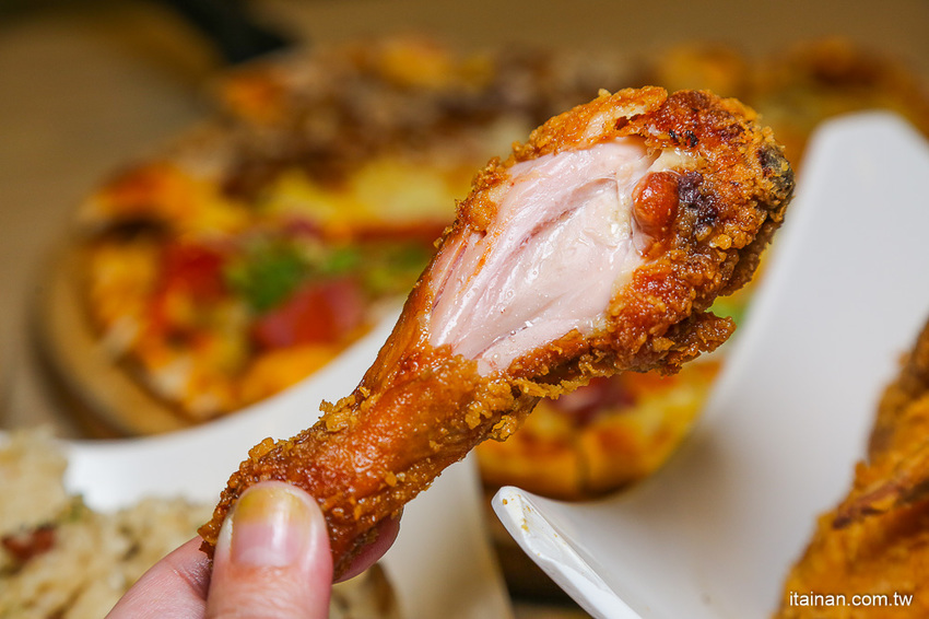 台南東區吃到飽｜300多元吃到飽!20種手工窯烤披薩、炸雞、義大利麵、燉飯、自助吧無限供應「Double Cheese 台南成大店」 - 台南好Food遊