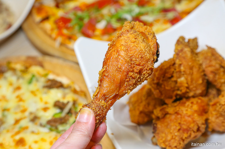 台南東區吃到飽｜300多元吃到飽!20種手工窯烤披薩、炸雞、義大利麵、燉飯、自助吧無限供應「Double Cheese 台南成大店」 - 台南好Food遊