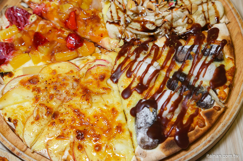 台南東區吃到飽｜300多元吃到飽!20種手工窯烤披薩、炸雞、義大利麵、燉飯、自助吧無限供應「Double Cheese 台南成大店」 - 台南好Food遊