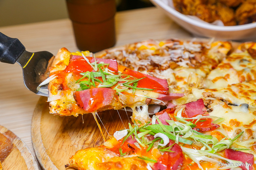 台南東區吃到飽｜300多元吃到飽!20種手工窯烤披薩、炸雞、義大利麵、燉飯、自助吧無限供應「Double Cheese 台南成大店」 - 台南好Food遊