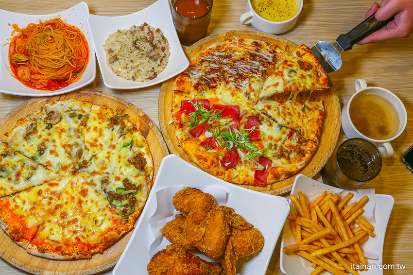 台南東區吃到飽｜300多元吃到飽!20種手工窯烤披薩、炸雞、義大利麵、燉飯、自助吧無限供應「Double Cheese 台南成大店」 - 台南好Food遊