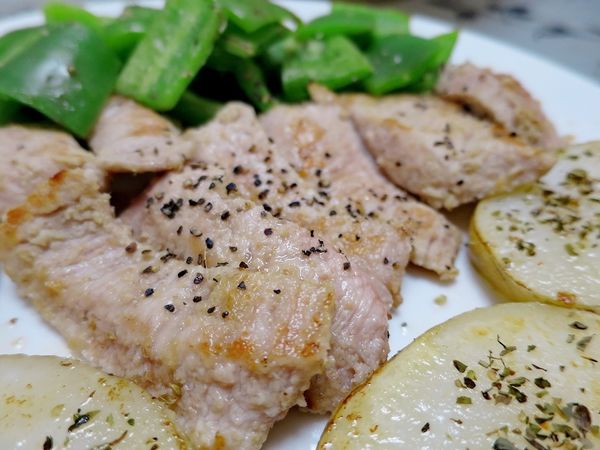 中央畜牧場-家香豬：上菜囉!!!        ..中央畜牧場-家香豬/愛評體驗團