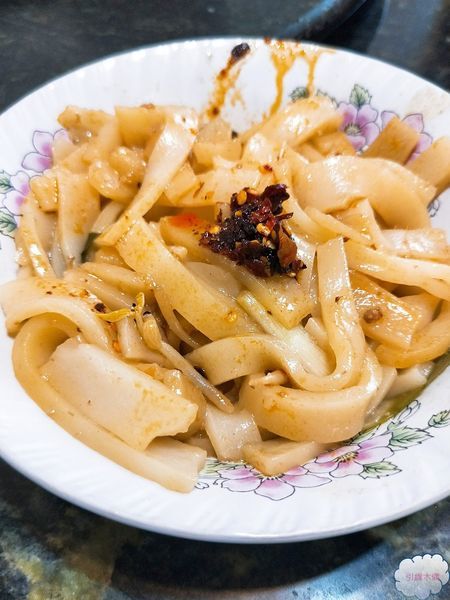 【開箱】辣椒醬推薦~老干媽香脆辣椒醬-執著的萬花筒拌味,如同沙漠水源的香辣靈魂