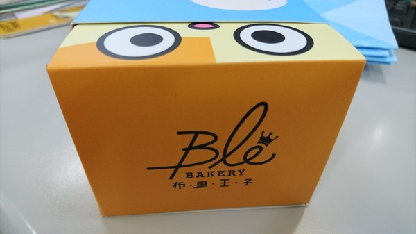 黃阿瑪聯名甜點：美食團購~黃阿瑪x布里王子聯名甜點~原味生乳捲+日式輕乳酪蛋糕~萌翻最高點~真是太療癒了~