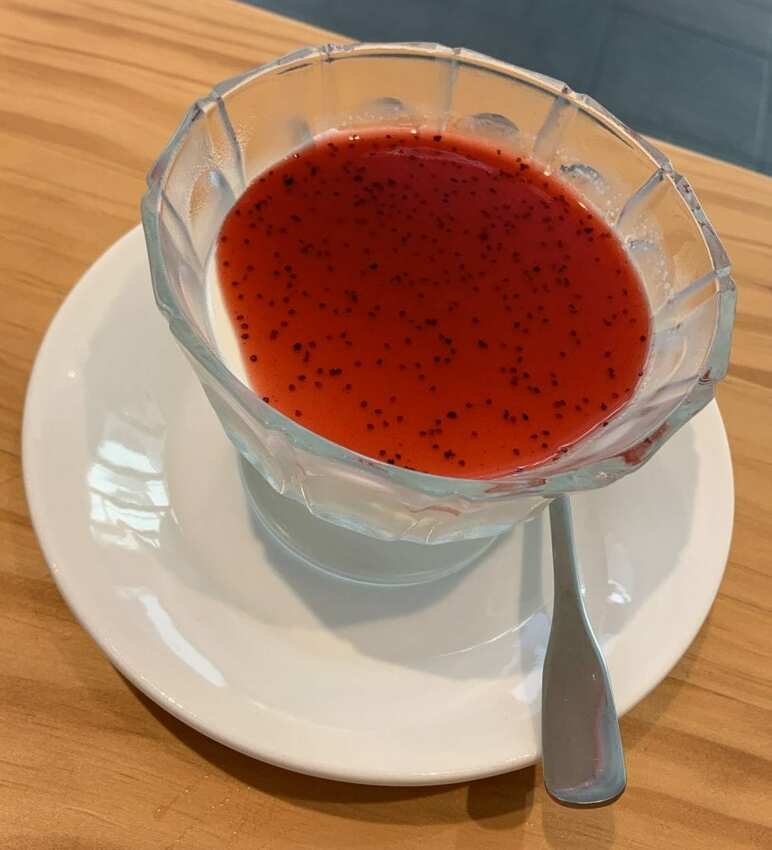 毛小孩專屬。寵物友善餐廳,餐點美味,超大空間讓毛孩奔跑,還有寵物游泳池。台中美食~丹尼的吃喝玩樂~