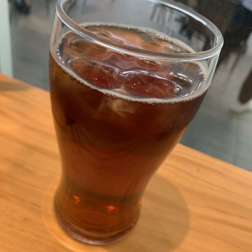 毛小孩專屬。寵物友善餐廳,餐點美味,超大空間讓毛孩奔跑,還有寵物游泳池。台中美食~丹尼的吃喝玩樂~