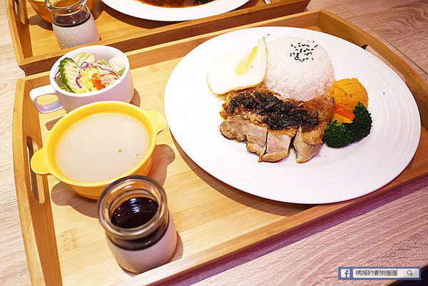 台北南京三民咖啡館【O.L.O CAFÉ】熱帶雨林中的悠閒午后〡免費WIFI聚餐包場