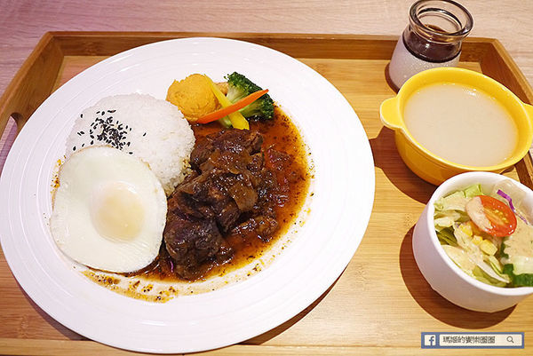 台北南京三民咖啡館【O.L.O CAFÉ】熱帶雨林中的悠閒午后〡免費WIFI聚餐包場