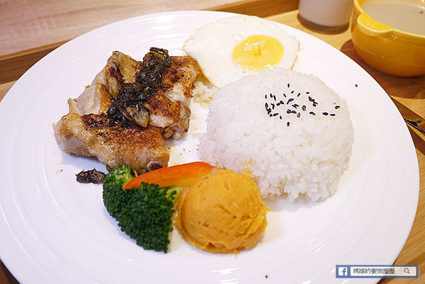 台北南京三民咖啡館【O.L.O CAFÉ】熱帶雨林中的悠閒午后〡免費WIFI聚餐包場