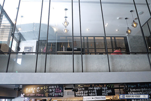 台北南京三民咖啡館【O.L.O CAFÉ】熱帶雨林中的悠閒午后〡免費WIFI聚餐包場