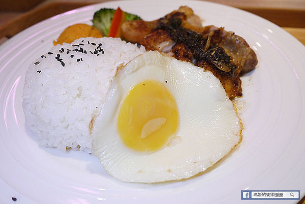 台北南京三民咖啡館【O.L.O CAFÉ】熱帶雨林中的悠閒午后〡免費WIFI聚餐包場