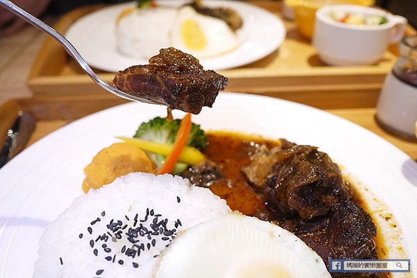 台北南京三民咖啡館【O.L.O CAFÉ】熱帶雨林中的悠閒午后〡免費WIFI聚餐包場