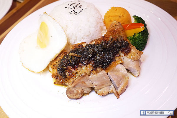 台北南京三民咖啡館【O.L.O CAFÉ】熱帶雨林中的悠閒午后〡免費WIFI聚餐包場