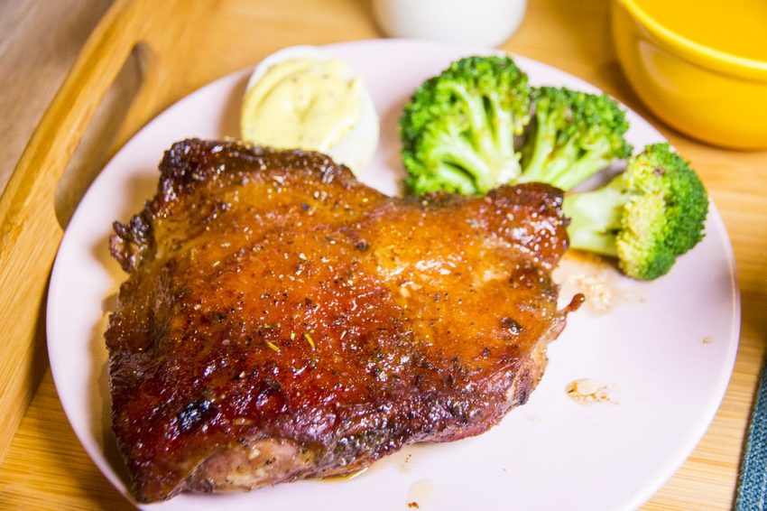 【吃喝.台北】松山下午茶/O.L.O CAFÉ~亞洲唯一Hotels.com聯名咖啡館/輕食咖啡,禮賓大使Bellbug巴哥萌狗陪你用餐