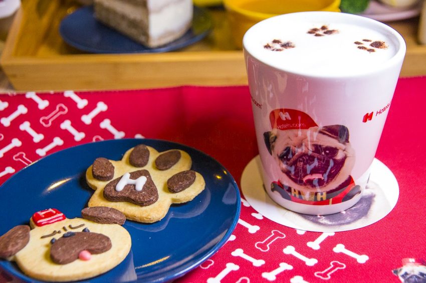 【吃喝.台北】松山下午茶/O.L.O CAFÉ~亞洲唯一Hotels.com聯名咖啡館/輕食咖啡,禮賓大使Bellbug巴哥萌狗陪你用餐