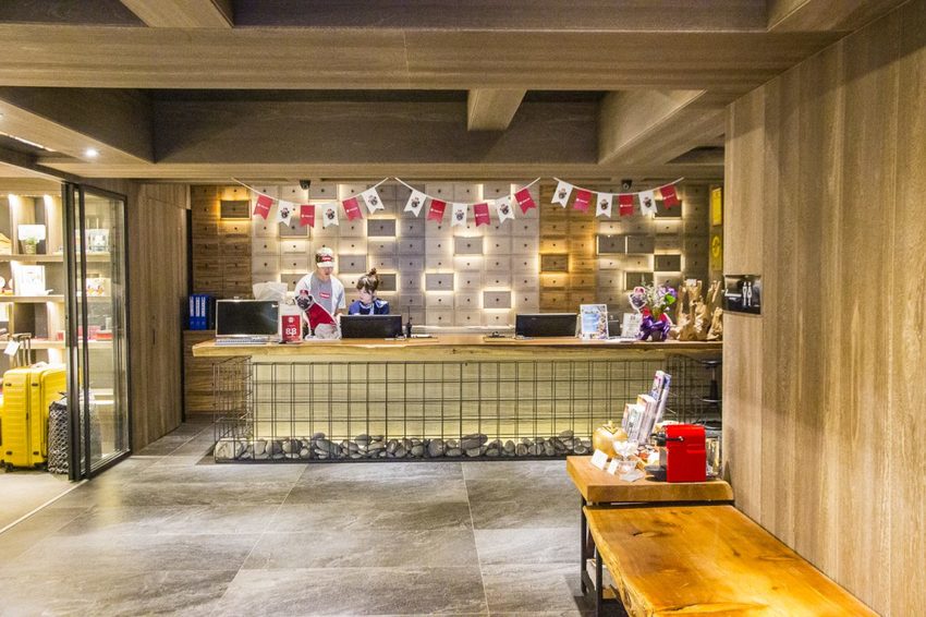 【吃喝.台北】松山下午茶/O.L.O CAFÉ~亞洲唯一Hotels.com聯名咖啡館/輕食咖啡,禮賓大使Bellbug巴哥萌狗陪你用餐