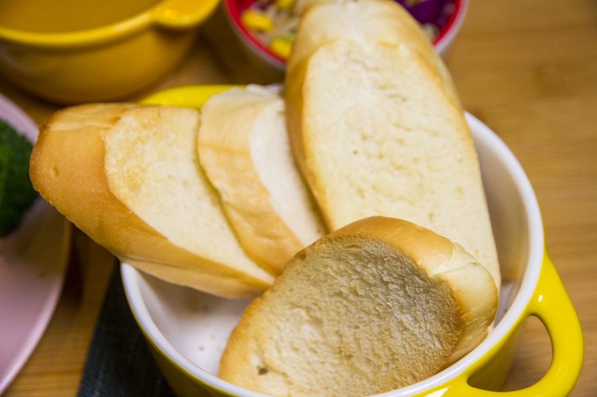 【吃喝.台北】松山下午茶/O.L.O CAFÉ~亞洲唯一Hotels.com聯名咖啡館/輕食咖啡,禮賓大使Bellbug巴哥萌狗陪你用餐