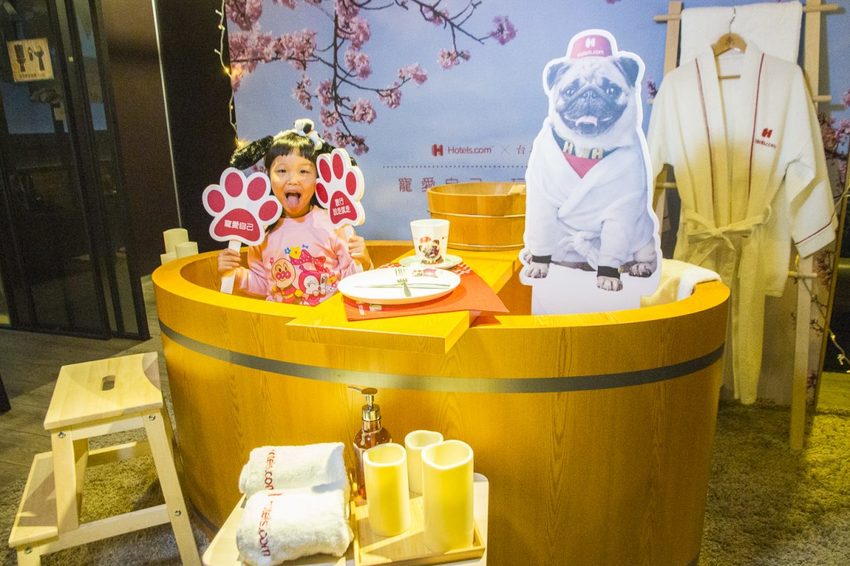 【吃喝.台北】松山下午茶/O.L.O CAFÉ~亞洲唯一Hotels.com聯名咖啡館/輕食咖啡,禮賓大使Bellbug巴哥萌狗陪你用餐